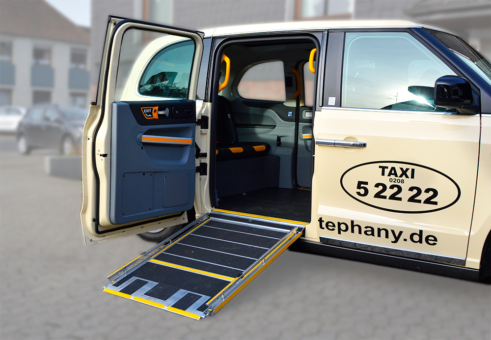 Rollstuhlgerechtes London-Taxi mit Rampe
